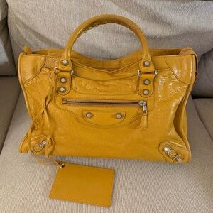 Authentic Balenciaga City Bag in Mustard Yellow (Medium) 💛